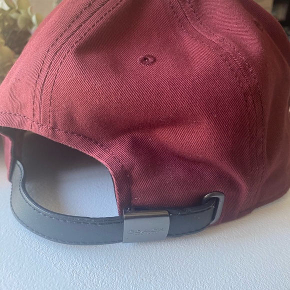 Coach Burgandy cap - Picture 4 of 7